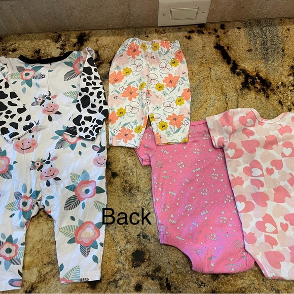 Free! 4-piece 0-3 month old clothing items - Picture 3 of 16